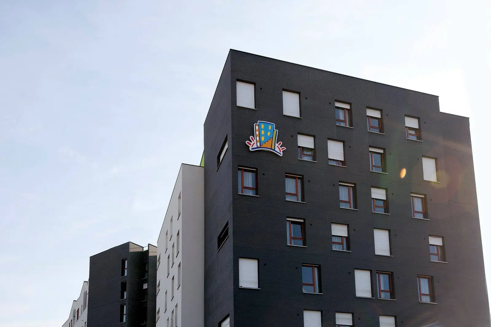 Les Estudines Paris Rosny — visuel 2
