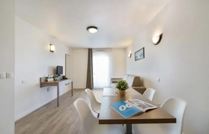 Zenitude - Versailles Saint Cyr l'Ecole - Appart Hôtel — visuel 4